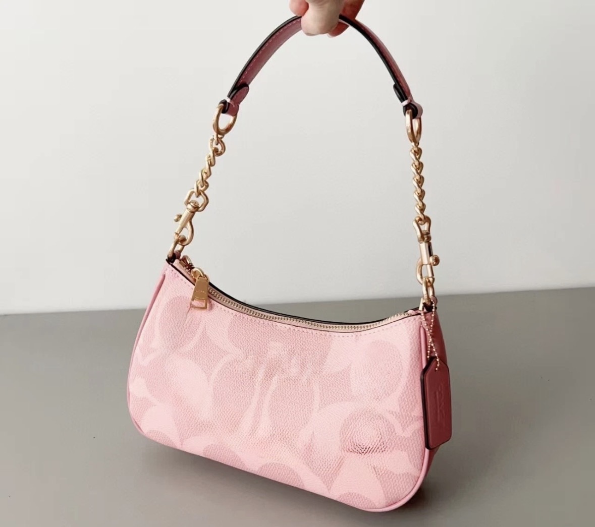 Qoach Purse in pink — designer-style women's everyday purse